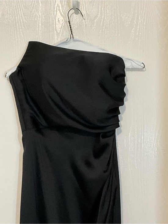 Dresses & Skirts - Chic Black One-Shoulder Evening Dress